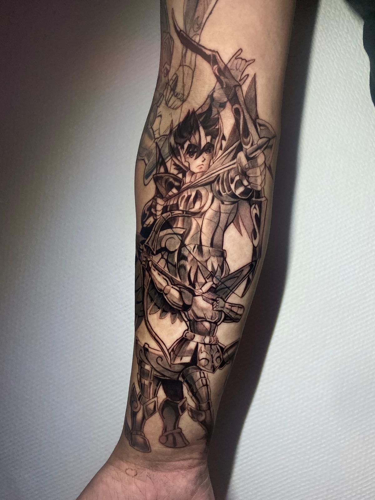 Seiya en armure du Sagittaire — tatouage pop culture réalisé chez 3StylesINK